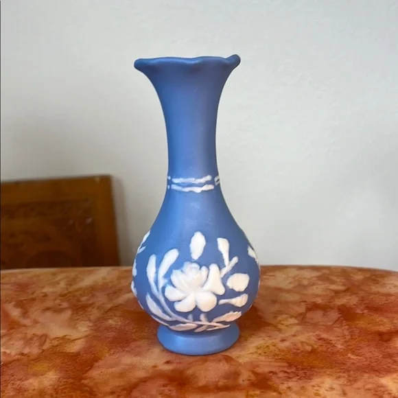 Handmade Blue and White Floral Small Vase - Picture 1 of 9